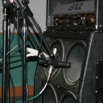 Guitar amp If we use more microphones it'll be louder.